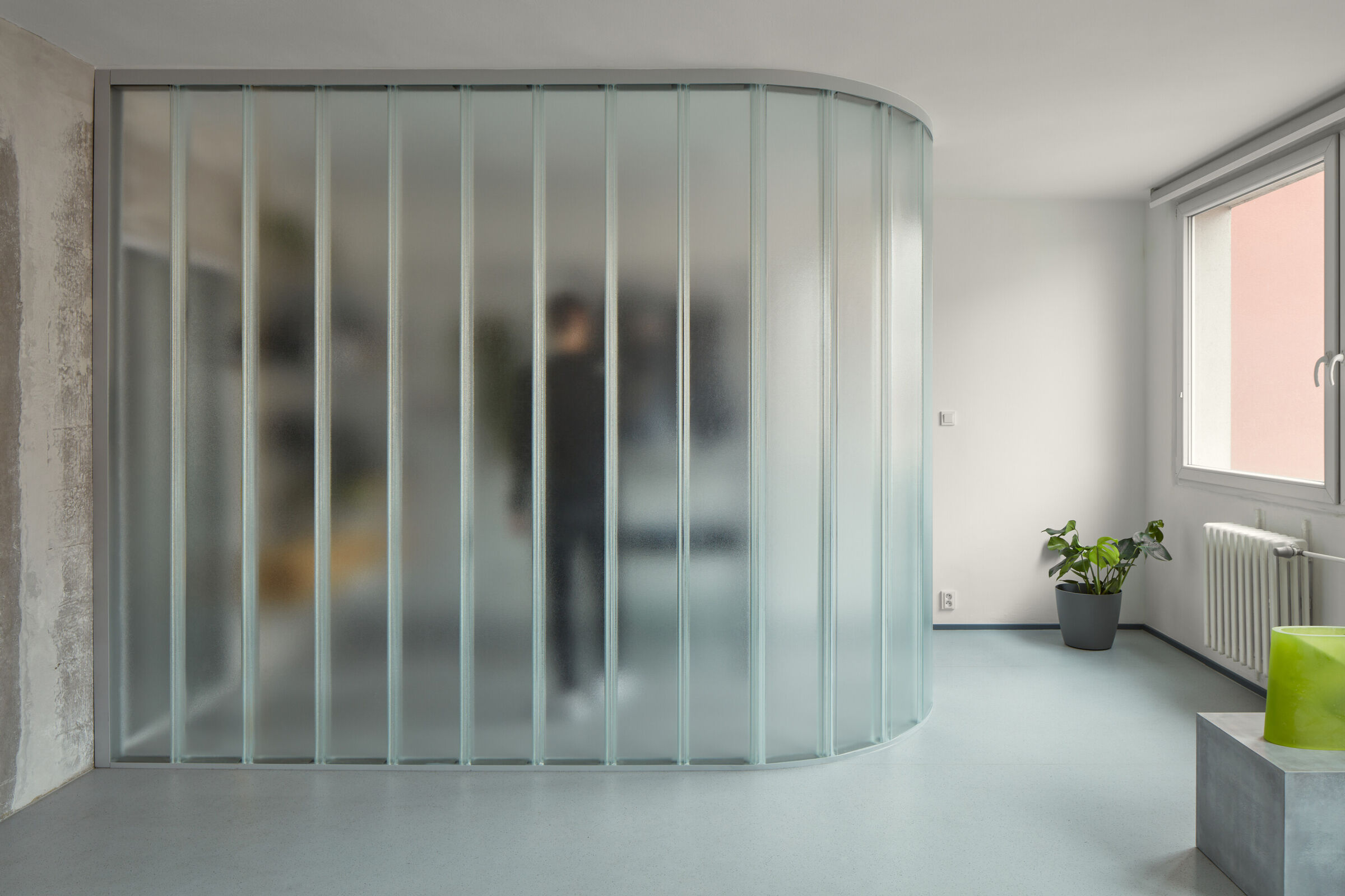 neuhausl-hunal-sculptors-apartment-radek-ulehla-19.jpg