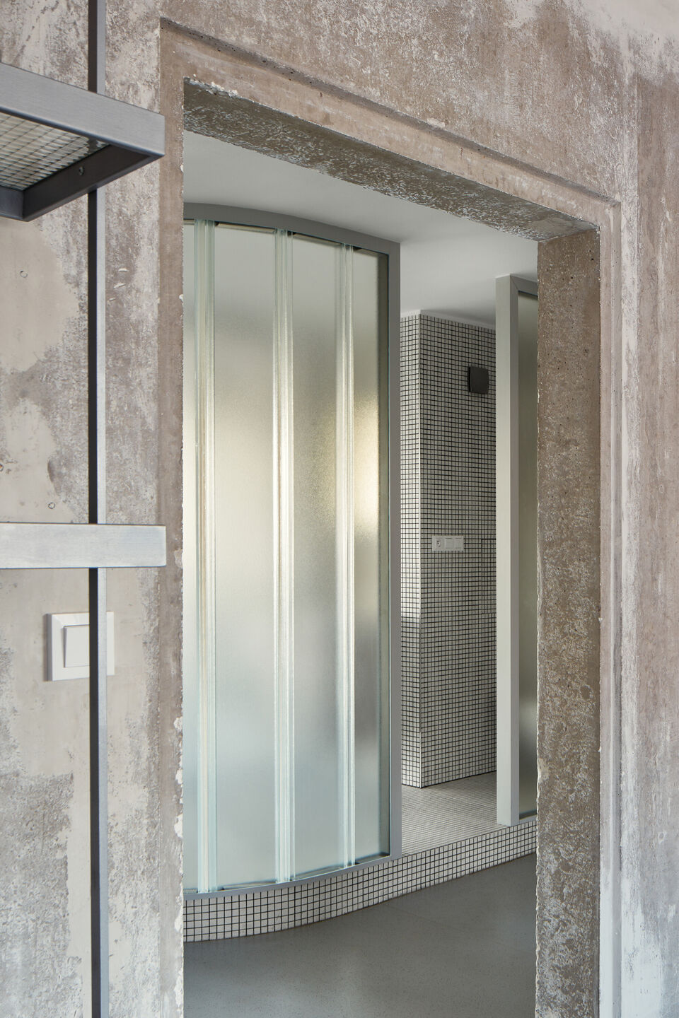neuhausl-hunal-sculptors-apartment-radek-ulehla-21.jpg